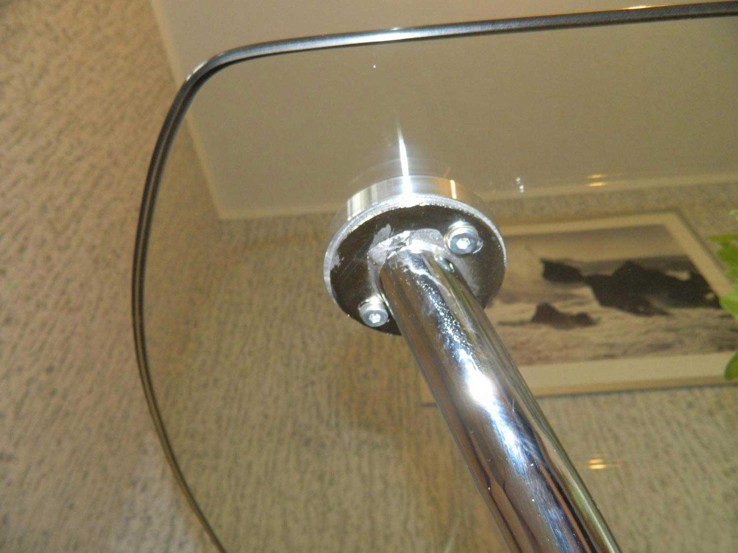 Крепление стеклянной столешницы к металлу присоски