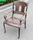 кресло из алюминия сандаловое дерево